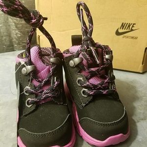 New*Infant Girl Nike Boots